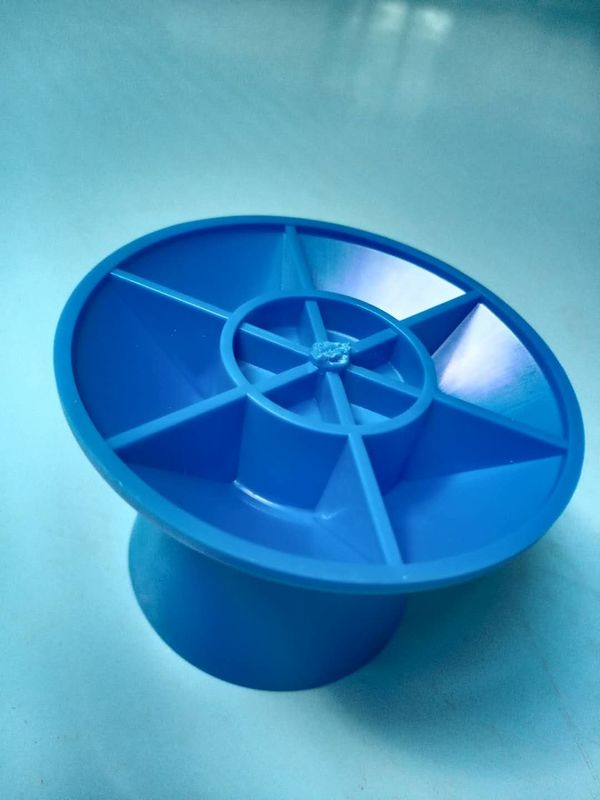 プラスチック形成されたプロダクトを作るプラスチック製のホールダーの注入型